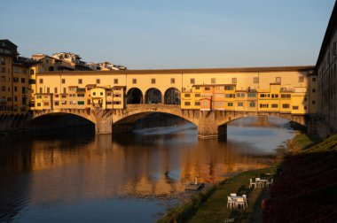 Cityview: Antik İtalyan şehrinin merkezi bölümü Floransa, Toskana gün doğumunda