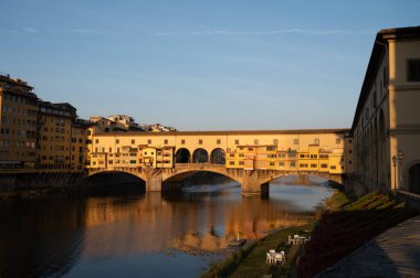 Cityview: Antik İtalyan şehrinin merkezi bölümü Floransa, Toskana gün doğumunda
