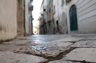 Eski İtalyan kenti Fondi 'nin ortaçağ bölgesi, taş sokaklar ve evler, Lazio bölgesi, İtalya