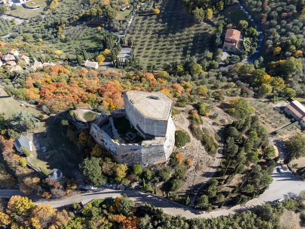 Μεσαιωνικό Κάστρο Οχύρωσης Στην Κορυφή Του Λόφου Και Θέα Στους — Φωτογραφία Αρχείου