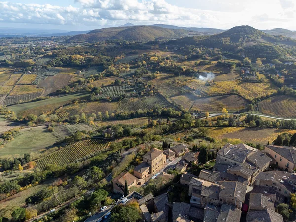 Vue Aérienne Sur Les Collines Witn Vignobles Près Vieille Ville — Photo