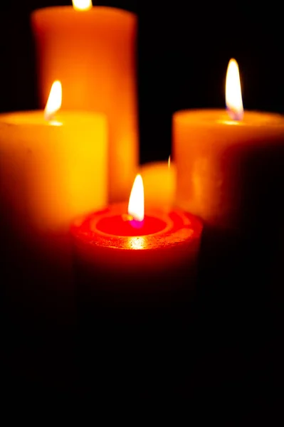 Bruciare Candele Rosse Sfondo Nero Copia Spazio — Foto Stock