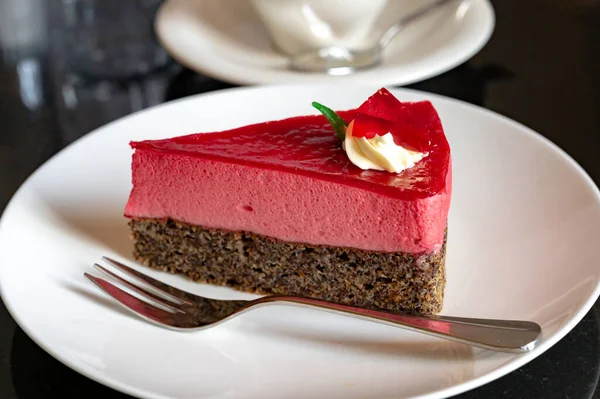 Piece Famous Poppy Seed Cake Raspberry Mousse Austrian Origin Served — Foto de Stock