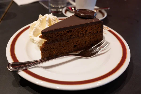 Piece Famous Sachertorte Chocolate Cake Apricot Jam Austrian Origin Served — Fotografia de Stock