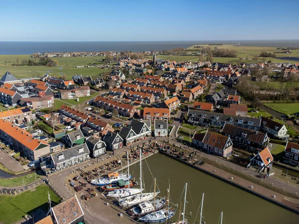 Luftaufnahme Der Holländischen Kleinstadt Marken Mit Holzhäusern Auf Einer Ehemaligen — Stockfoto
