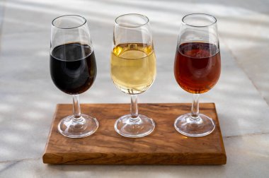 İspanyol tatlandırıcı ve kuru güçlendirilmiş Vino de Jerez şeri fino, oloroso, krem şarap