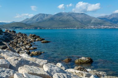 Tarihsel şehir Gaeta 'da yürümek, İtalya' da kumlu plajları ve eski evleri olan Tyrhenien Denizi 'nde yaz tatili.