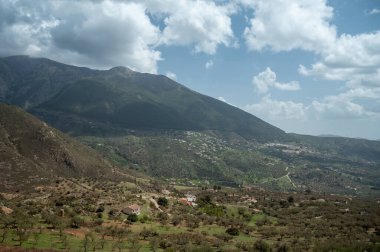 Malaga, Endülüs, İspanya yakınlarındaki Sierra de Tejeda dağlarında bahar mevsimi