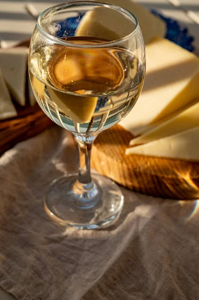 Glasses Spanish Dry White Wine Manchego Cheese Served Outdoor Terrace — Stock Photo, Image