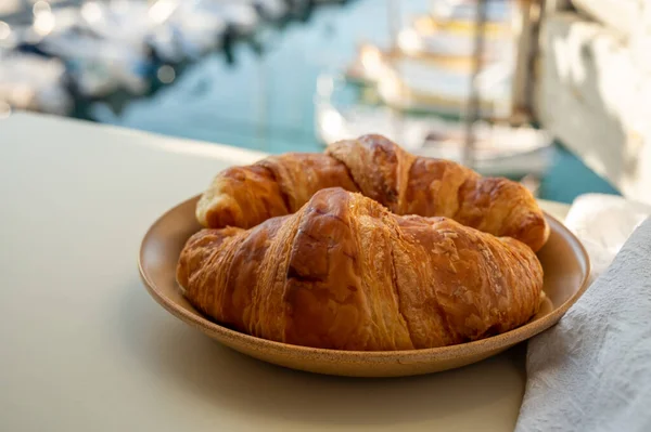 Matin Été Provence Petit Déjeuner Traditionnel Avec Croissants Frais Cuits — Photo