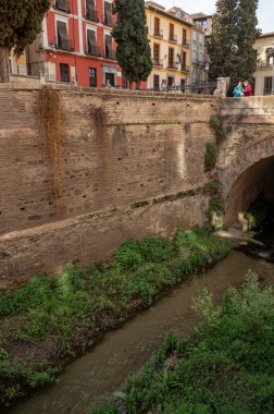 Bahar ayında eski dünya mirası şehri Granada, Endülüs, İspanya 'da yürüyüş