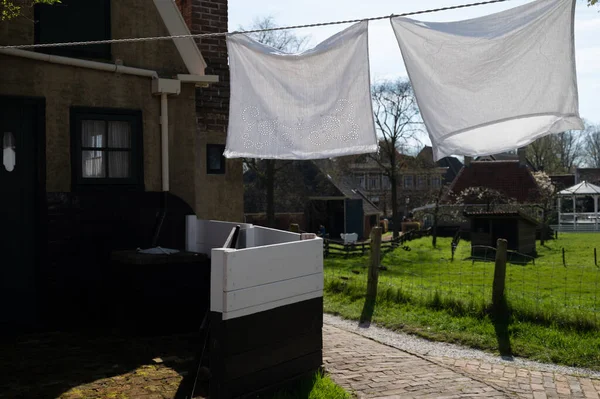 Old Fashioned Laundry Drying Wind Clotheslines Walking Historical Dutch Fisherman — Stock Photo, Image