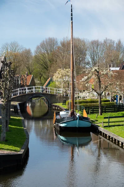 Walking Historical Dutch Fisherman Village North Holland Enkhuizen Netherlands Spring — Stockfoto