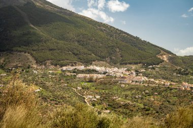 Malaga, Endülüs, İspanya yakınlarındaki Sierra de Tejeda dağlarında bahar mevsimi