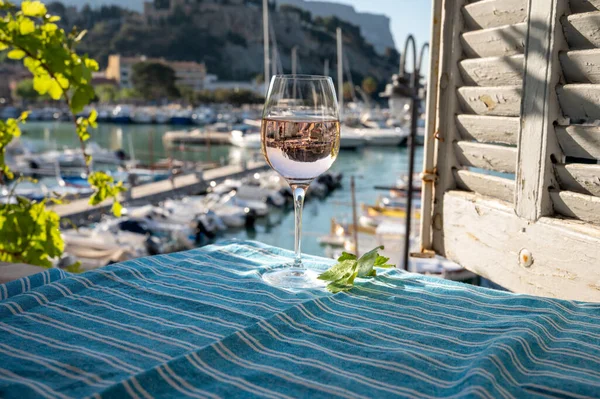 Rose Provencal Wine Glass Served Outdoor Terrace View Old Fisherman — Stock Photo, Image