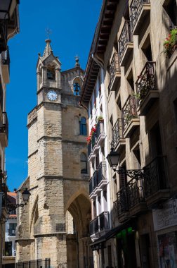 San Sebastian ya da Donostia 'nın eski şehir merkezi. İspanya' nın kuzeyindeki Bask Ülkesi 'nde turistik bir yer.
