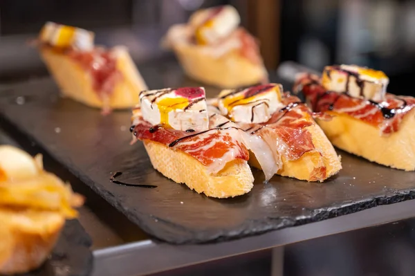 Lanche Típico País Basco Navarra Pinchos Pinxtos Prontos Para Comer — Fotografia de Stock