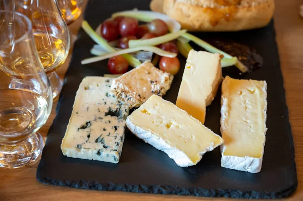 Pairing Scotch Whiskies Farmers Scottish Cheeses Cheddar Stilton Blue Cheese — Zdjęcie stockowe