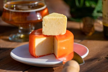 Food and drink pairing, apple cider in glasses produced on organic farm from bio apples in Normandy, France and farmers cheddar cheese from England