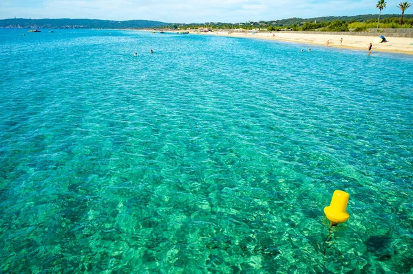 Kristalhelder Blauw Water Van Het Legendarische Strand Van Pampelonne Bij — Stockfoto