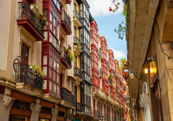 ビルバオ市 バスク地方 北スペインの旧市街の家や通りの眺め — ストック写真