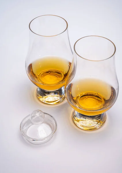 Tulpenvormig Proeverijglas Met Dram Van Schotse Single Malt Blended Whisky — Stockfoto