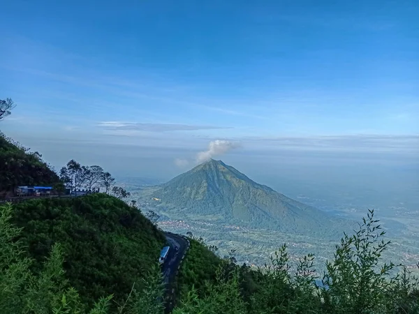 Sabahları tepenin üstünden manzara.