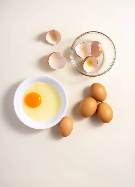 Raw Eggs Glass White Bowl Table Flat Lay Broken White — Foto de Stock