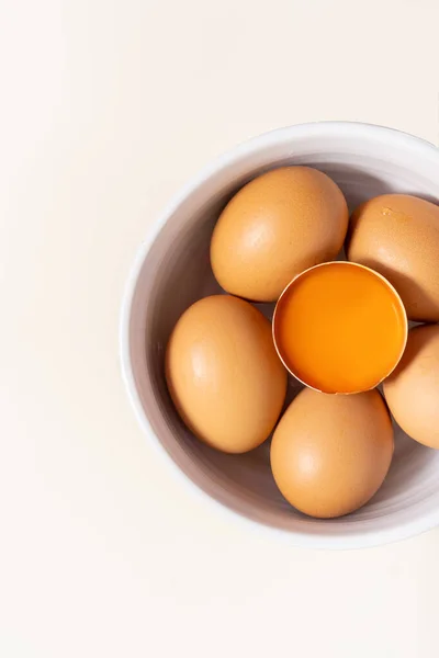 Whole Eggs Egg Yolk One Broken Isolated White Background Top — Foto de Stock