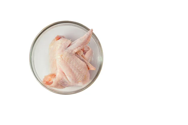 Nyers Csirkeszárnyak Üvegtálban Elszigetelt Fehér Háttér Nyírás Útvonal — Stock Fotó