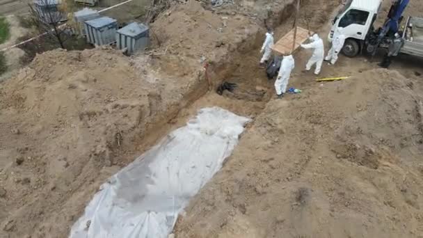 Bucha Kyiv Ukraine 2022 Genocide Bucha Forensic Police Officers Exhume — Stock Video