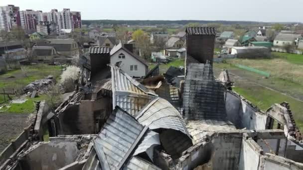 Hostomel Kyiv Ukraina 2022 Penumpang Rusia Menghancurkan Rumah Rumah Pribadi — Stok Video
