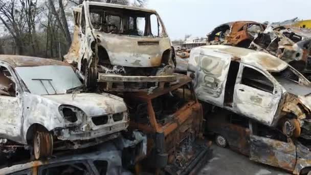 Irpin Kiyv Region Ukraine 2022 Καμένα Αυτοκίνητα Αποτέλεσμα Της Ρωσικής — Αρχείο Βίντεο