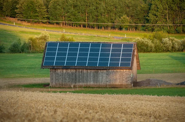 Painéis Solares Telhado Uma Casa Particular — Fotografia de Stock