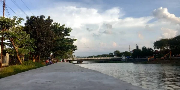 Sabahları parkın manzarası.