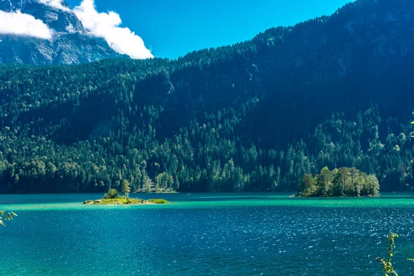 Faboulus Landscape Eibsee Lake Turquoise Water Front Zugspitze Summit Sunlight — Stock Photo, Image