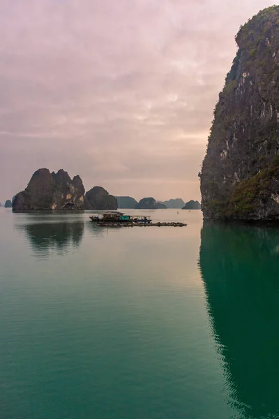 Morgendämmerung Über Einem Kleinen Dock Long Bay Vietnam — Stockfoto