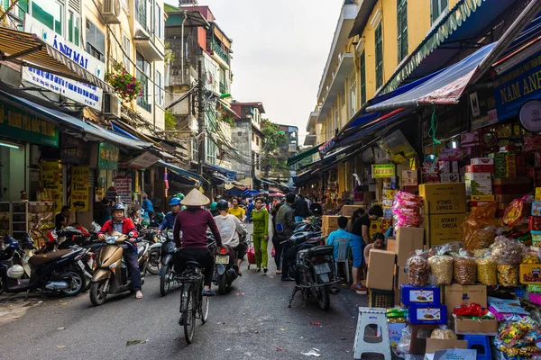 HANOI, VİETNAM, 4 HAZİRAN 2020: Hanoi şehir merkezi manzarası