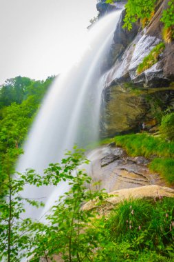 Noasca 'nın büyük şelalesi, Piedmont, İtalya