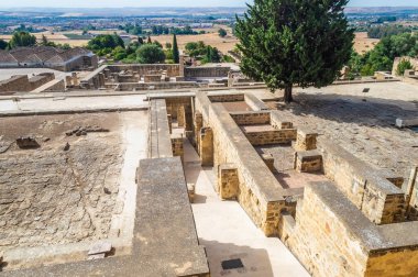 Medina Azahara harabeleri, güçlendirilmiş bir Orta Çağ sarayı.