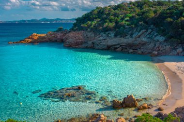 Spargi adasının inanılmaz plajı, Maddalena Takımadası, Sardunya, İtalya