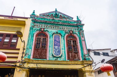 MALACCA, MALAYSIA, 29 Eylül 2019: Malacca tarihi merkezinde güzel ve renkli cadde