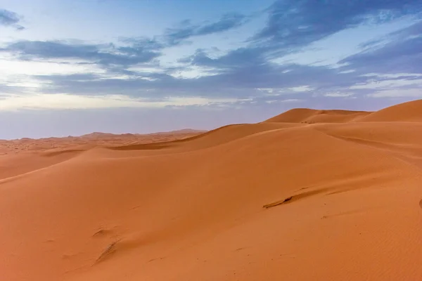 Bela Paisagem Das Dunas Deserto Saara Entardecer Merzouga Morocco — Fotografia de Stock