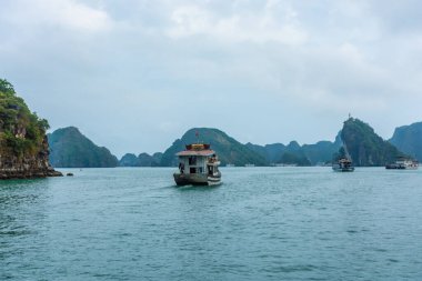 HA LONG BAY, VİETNAM, 6 HAZİRAN 2020: