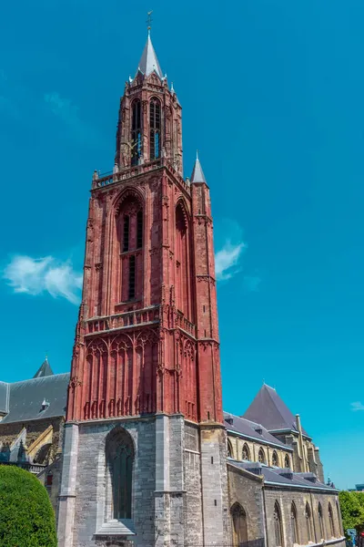 Campanario Rojo Cerca Catedral Maastricht Países Bajos — Foto de Stock