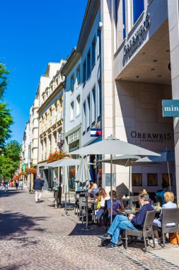 LUXEMBOURG ŞEHRİ, LUXEMBOURG, 21 Temmuz 2020: Tarihi merkezde ana cadde