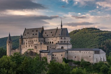 Vianden, Lüksemburg 'un ortaçağ kalesi.