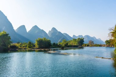 Li Nehri 'nin Yangshuo, Çin' deki manzarası