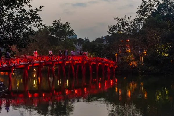 Hanoi Vietnam Janeiro 2020 Ponte Vermelha Lago Hoan Kiem Lago — Fotografia de Stock