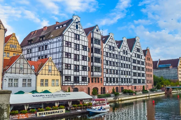 GDANSK, POLAND, EYLÜL 02: 2018: Cana yakınlarındaki eski depolar